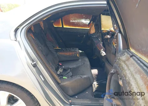 2010 Acura Rl 3.7 from USA, damaged, VIN JH4KB2F66AC002747